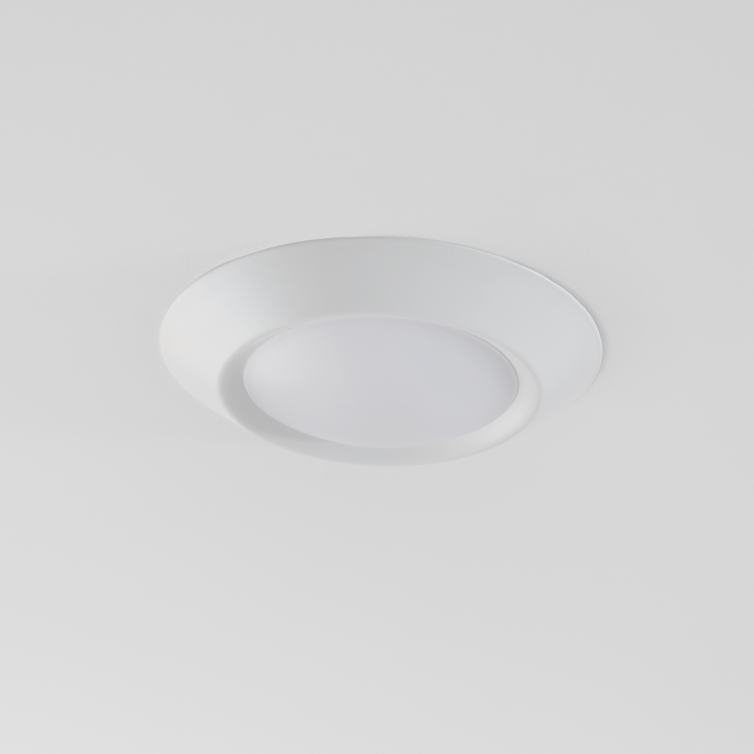 Traverse Mirage, WH - 14916RD | Visual Comfort