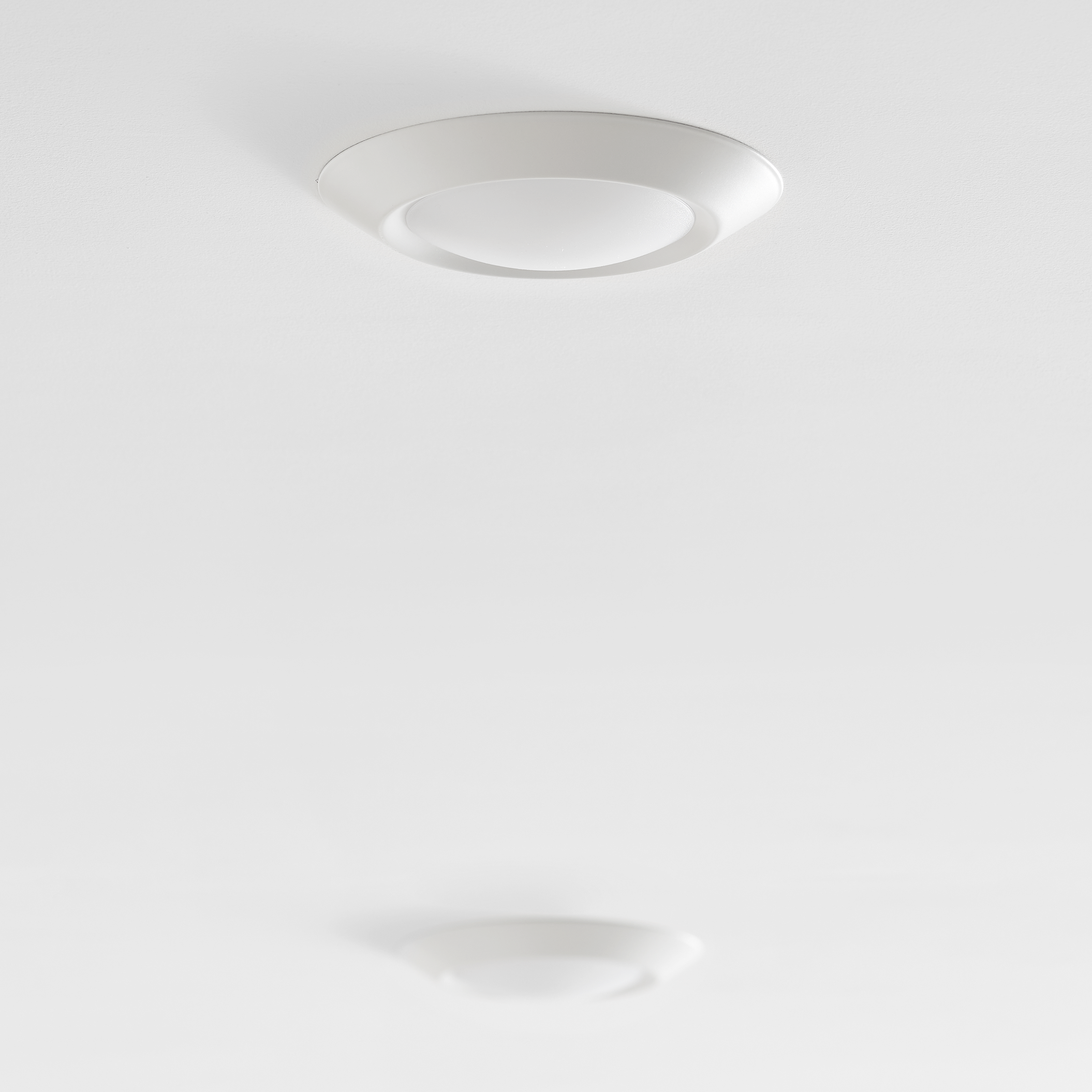Traverse Mirage, WH - 14916RD | Visual Comfort