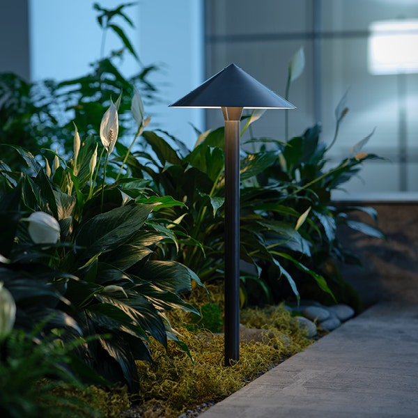 ロバート・ワイランド『ガイディングライト S』ミクストメディア 1121E Pohl StoneStrong Medium 1-Light Wall Lantern - SLO1121 | Visual
