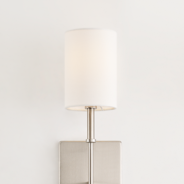 Straight On - In Use 1 - Detail 3 - Light On