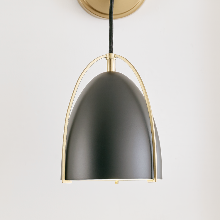 Straight On - In Use - Detail 3 - Light On