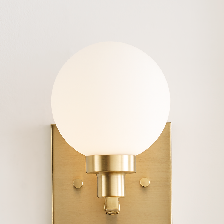 Straight On - In Use - Detail 3 - Light On