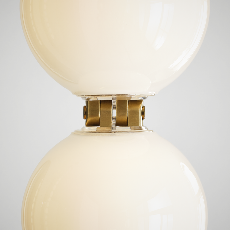 Straight On - In Use - Detail 4 - Light On