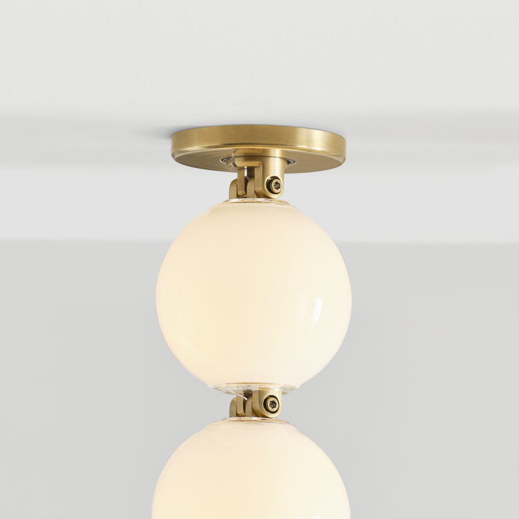 Straight On - In Use 2 - Detail 4 - Light On