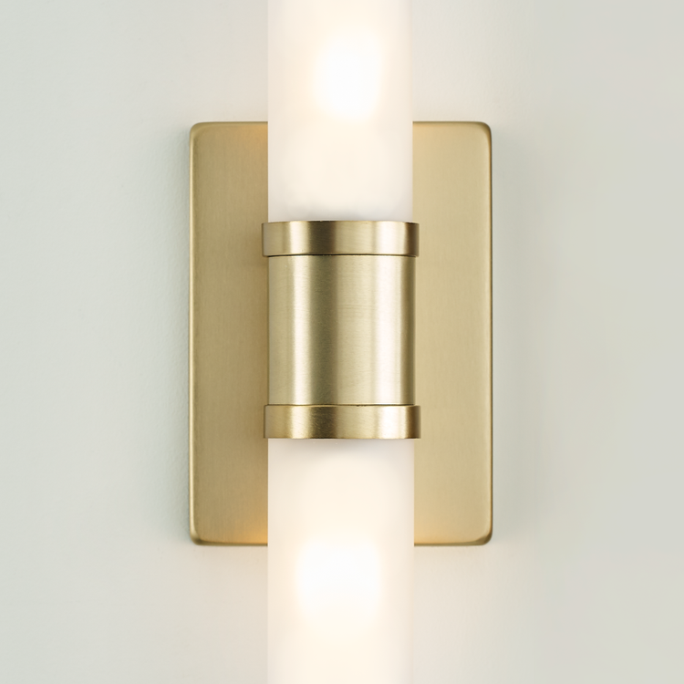 Straight On - In Use 1 - Detail 3 - Light On