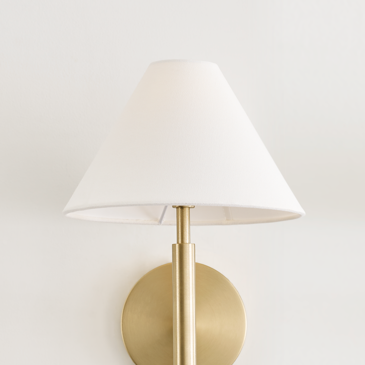 Straight On - In Use - Detail 3 - Light On