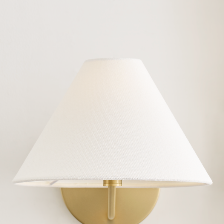 Straight On - In Use - Detail 3 - Light On