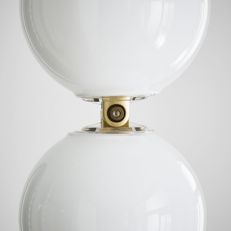 Straight On - In Use - Detail 3 - Light Off