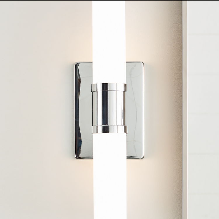 Straight On - In Use 1 - Detail 3 - Light On